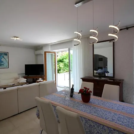 Holiday home Strandnahes Lavanda Mit Schoenem Garten Porec